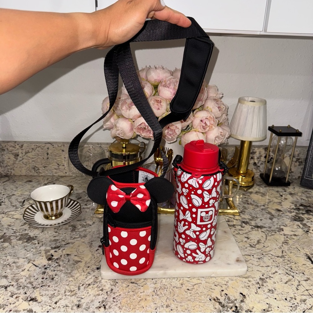 ❤️unlimited edition. ❤️Disney Red and White Water Bottle with Case - Picture 4 of 10